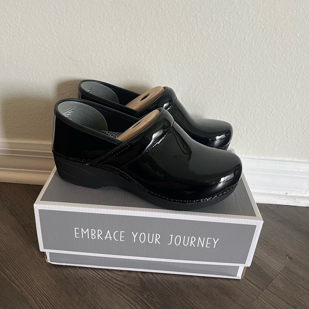 DANSKO Black Patent Professional Shoes Size 39 NWOTBrand New Never Worn!